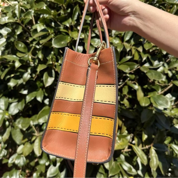 EUC Coach Cashin Carry Bag 22 With Trompe L'oeil Print C9814 - Picture 5 of 14